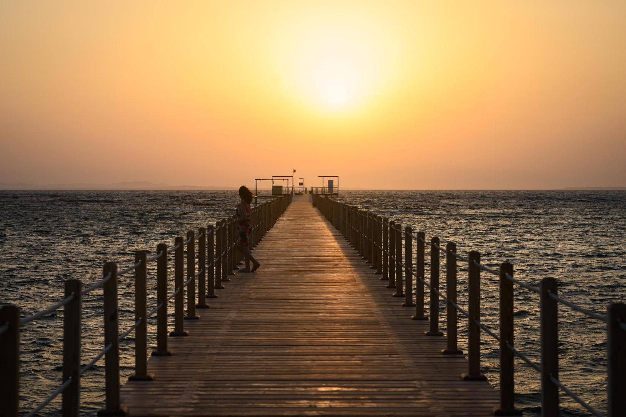 Iberotel Redsina Sharm el-Sheikh Eksteriør billede Sunset at the Red Sea